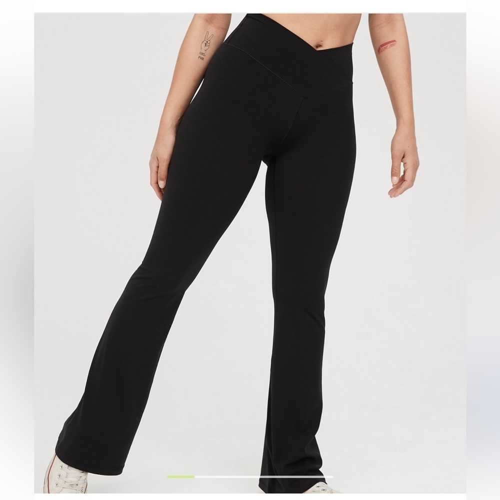 Offline by Aerie Real Me High-Waisted Crossover Flare Leggings- Small Short